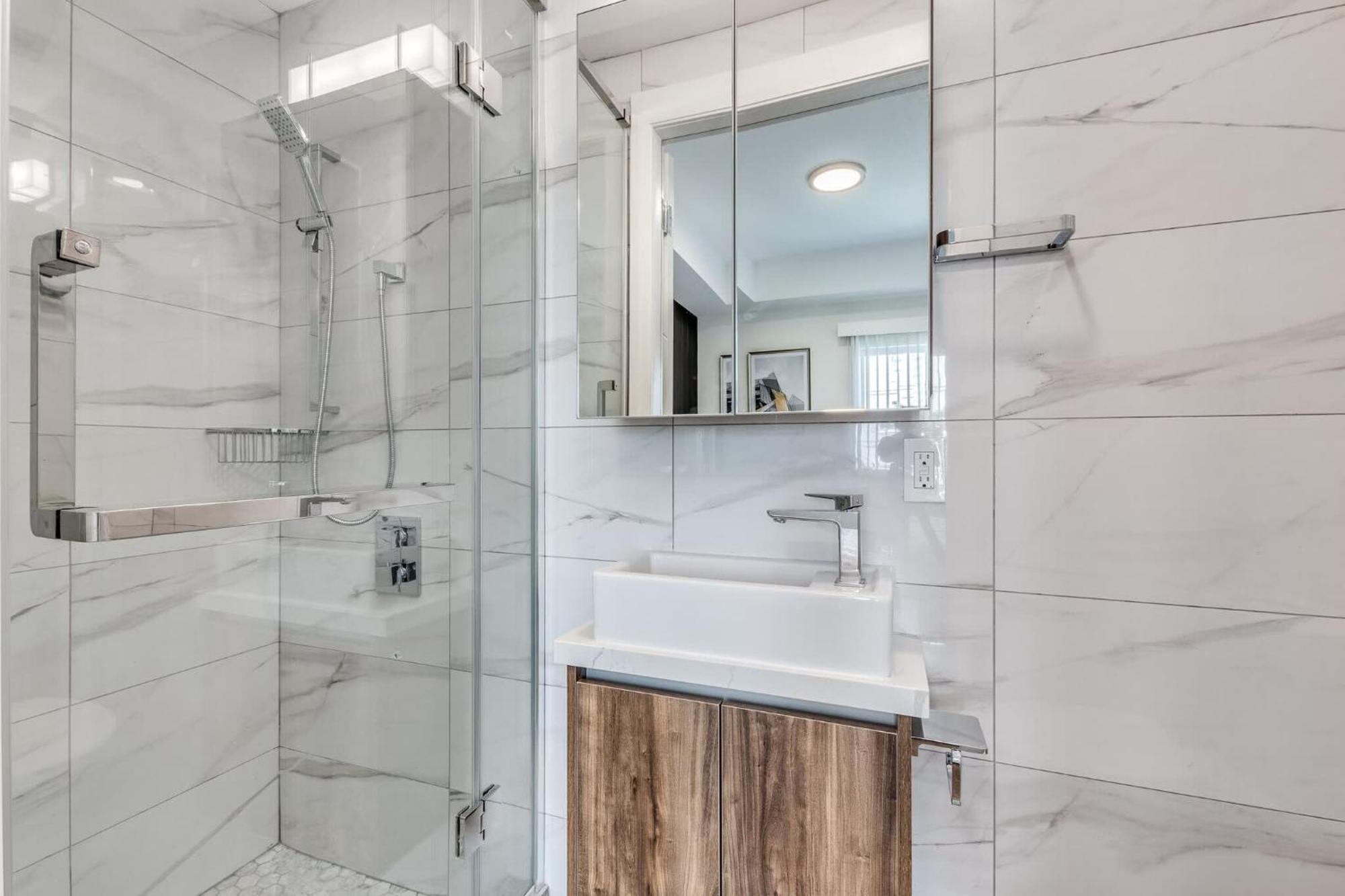 Modern Luxury & Serene Apartment Fully Stocked 溫哥華 外观 照片